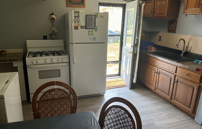 1 bed, 1 bath, $995