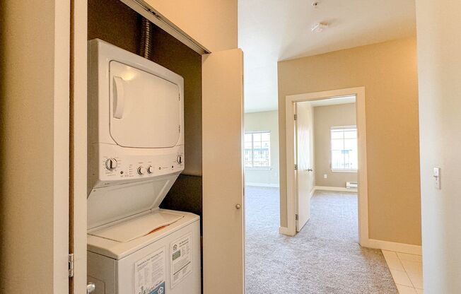 2 beds, 2 baths, $3,100, Unit Unit 601