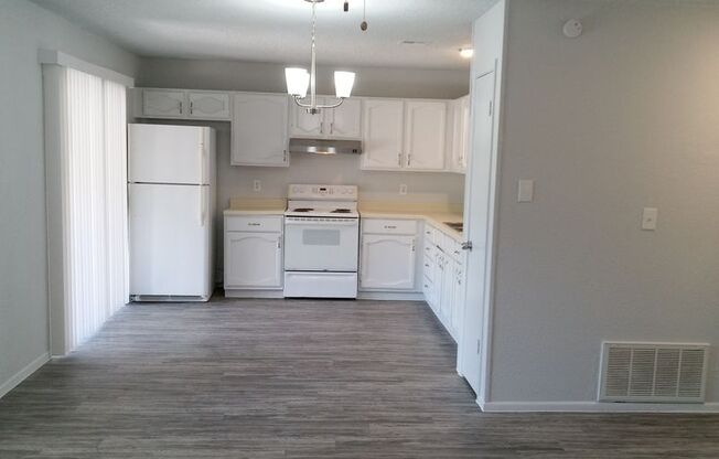 2 beds, 1 bath, $1,150