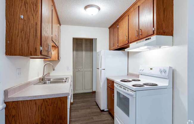 Apache Manor Apartments, Minneapolis, MN