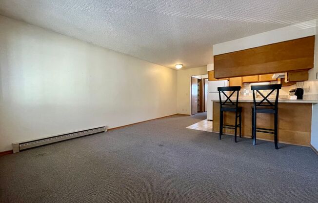 Irvington Top Floor 1 Bed~ Off Street Parking~ 93 Walk Score~ 100 Bike Score