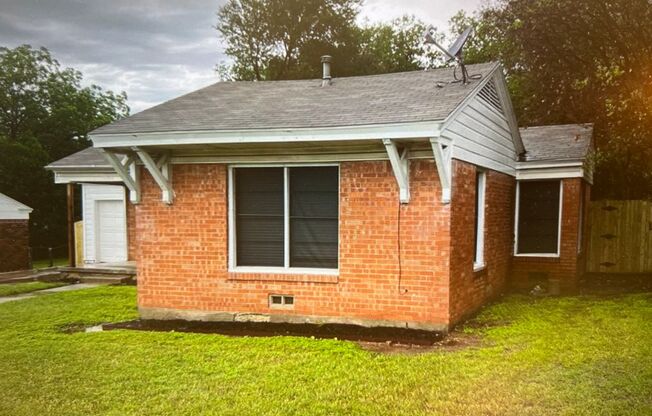 Beautiful character Ridglea and Camp Bowie Home 2 bed 1 bath home