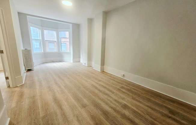 2 beds, 1 bath, $4,200, Unit 2