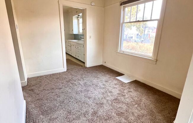 1 bed, 1 bath, 1,376 sqft, $900, Unit 2