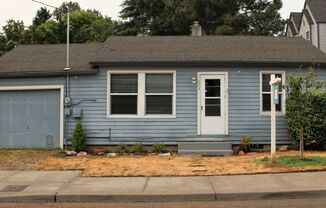 Clean 2 bedroom 1 bath by Columbia River Marina!