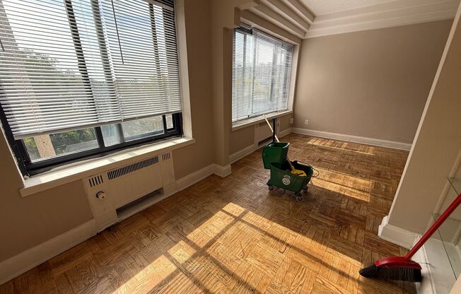 2 beds, 1 bath, $1,295, Unit 410