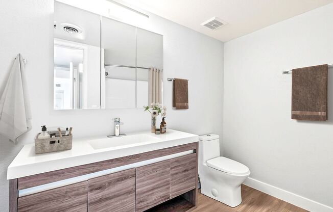 2 beds, 2 baths, 940 sqft, $1,600, Unit 107