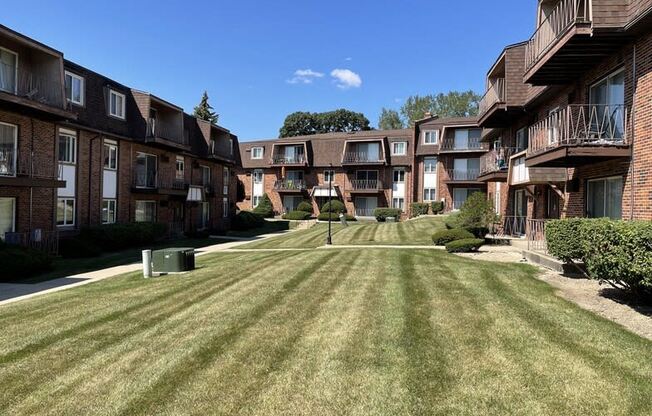 an empty lawn in the middle of an apartment complex