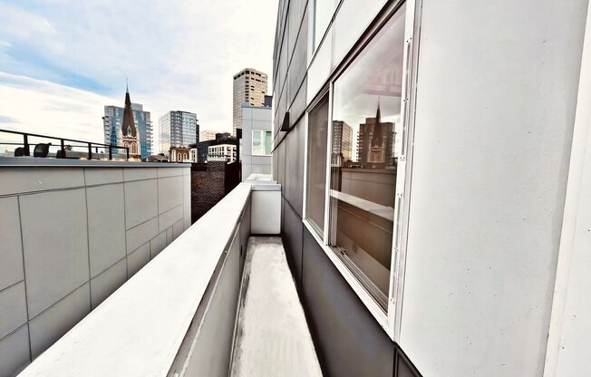 Studio, 1 bath, 439 sqft, $1,850, Unit 712