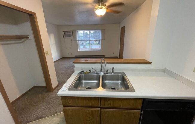 2 beds, 1 bath, 672 sqft, $795, Unit 50602