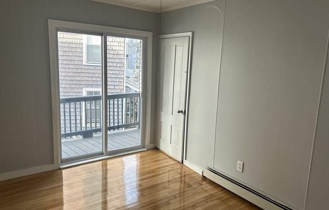 2 beds, 1 bath, $2,800, Unit 2