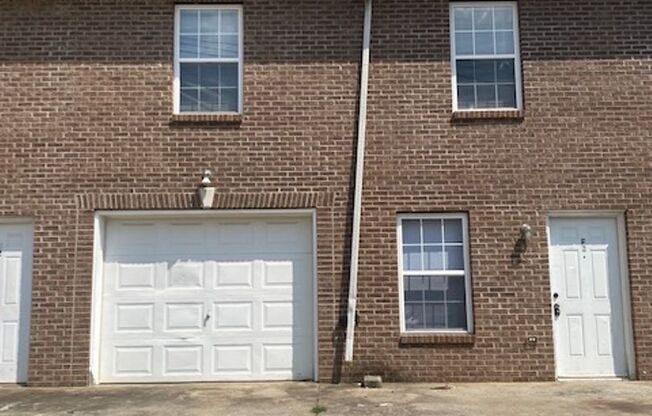 All-Brick 3BR/2BA Townhome Near Fort Campbell
