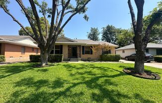 Charming updated 3-Bedroom in Prime Lake Highlands Location!