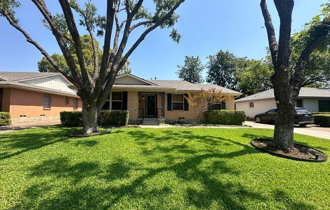 Charming updated 3-Bedroom in Prime Lake Highlands Location!