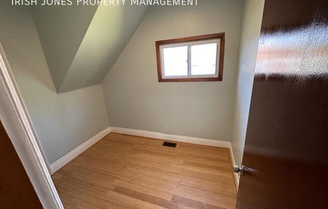 20 MOELLER ST
