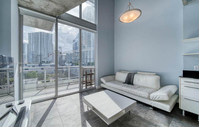 690 SW 1 CT