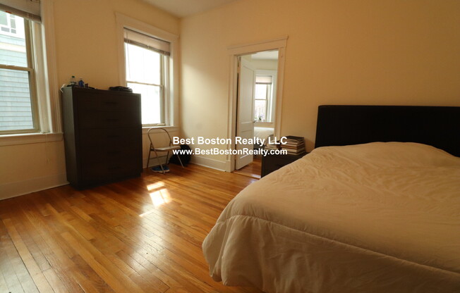 91 Trowbridge St