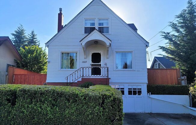 Charming 4 Bedroom Home in Convenient Bremerton Location!