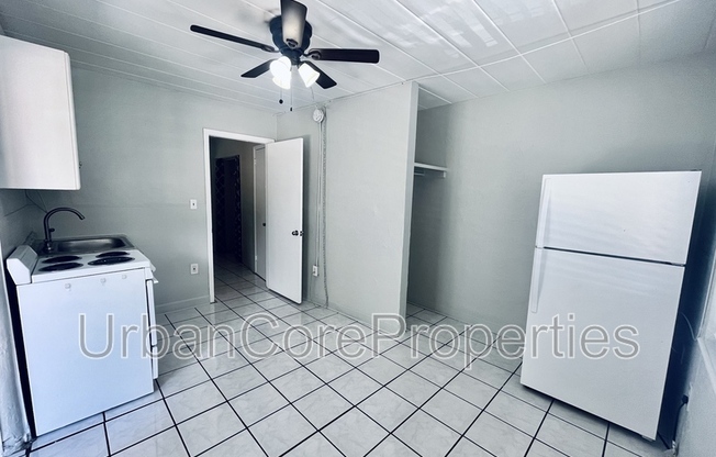1023 LOCUST ST NE