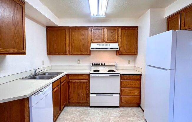 2 beds, 1 bath, 812 sqft, $1,175, Unit 2