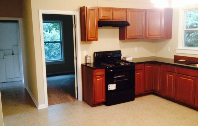 3 Bedroom 2 Bathroom JUST RENOVATED Lawncare Included/Granite Countertops