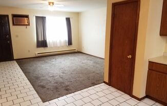 2 beds, 1 bath, $925, Unit 2