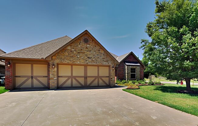 4 Bedroom, 2.5 bathroom 3 Car Garage Home in Edmond golf community