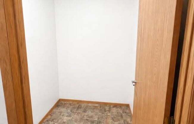 2 beds, 1 bath, 1,008 sqft, $1,175, Unit 629 - 8
