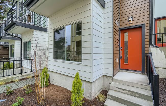 Immaculate Newer Construction - 3 Bed 2 Bath Seattle Condo!