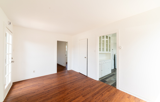 2325 W 36 ST