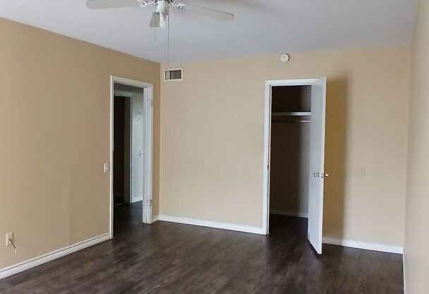 2 beds, 1.5 baths, $900, Unit F203