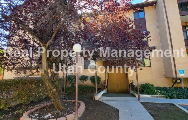 Top Floor Condo on Canyon Road