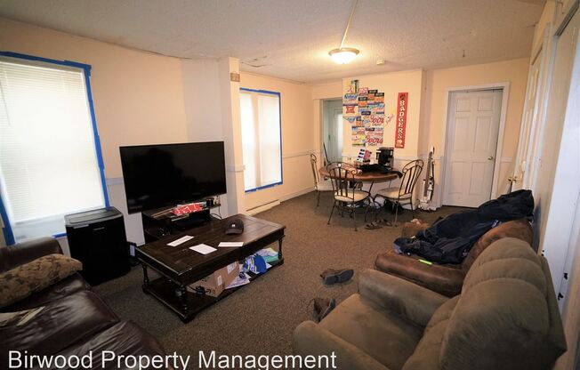 207 1/2 N. Frances St
