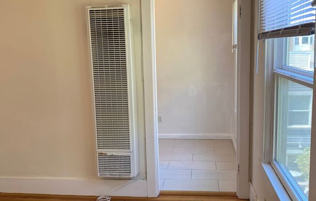 Studio, 1 bath, 437 sqft, $2,300, Unit 09