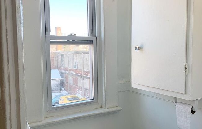 2 beds, 1 bath, $900, Unit 54 JAMES ST. (3RD FLR. REAR)