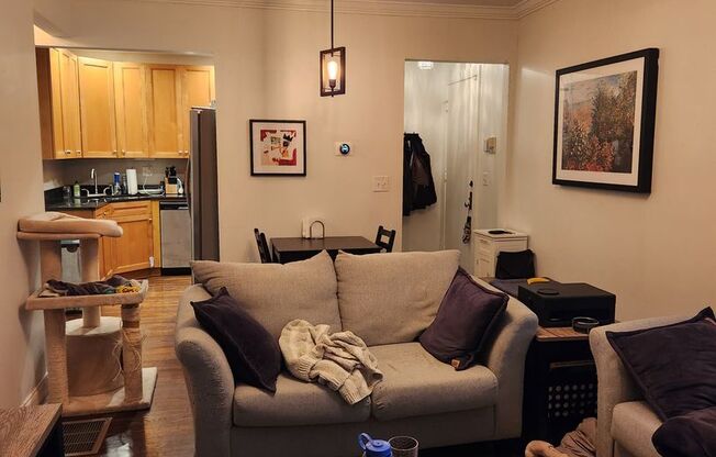 Updated Lakeview 1 Bed, Plus Den/Offce, 1 Bath Residence
