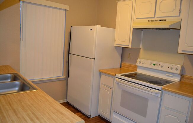 2 beds, 1 bath, $995