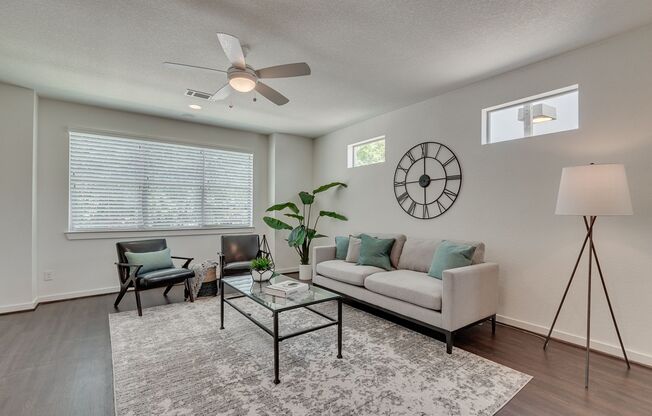 ** MOVE IN SUMMER 7/15/2025 * 5 Bed  5.5 Bath Walking Distance to the TCU Campus