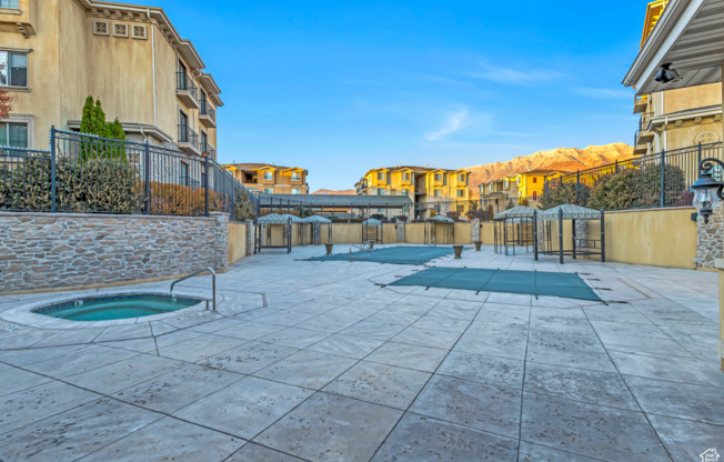 Beautiful Four Bedroom Townhouse in Orem