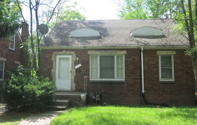 19335 Hickory 3 bed/1 bath Bungalow with basement, built in's, located in Pulaski