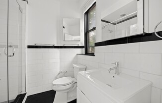 76 W 69 ST
