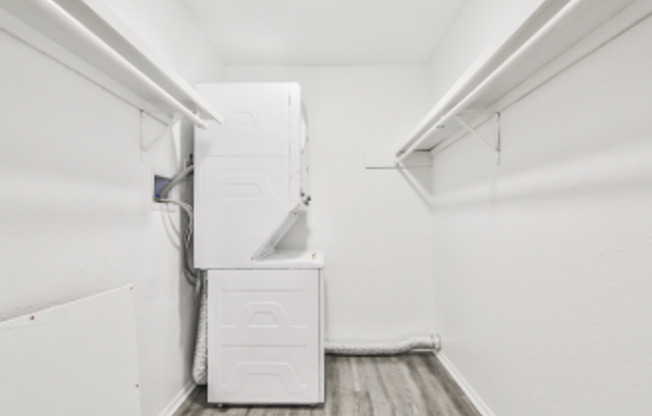 1 bed, 1 bath, 735 sqft, $895