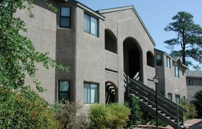 1 bed, 1.5 baths, 850 sqft, $1,450