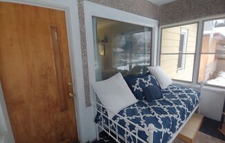 2 beds, 1 bath, $1,400