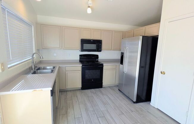 AVAILABLE NOW IN GREAT GILBERT LOCATION - NEELY RANCH!!!