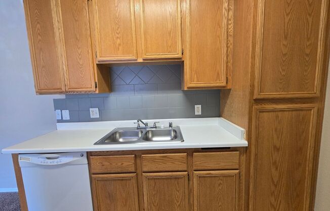 2 beds, 2 baths, $1,300, Unit # 1143