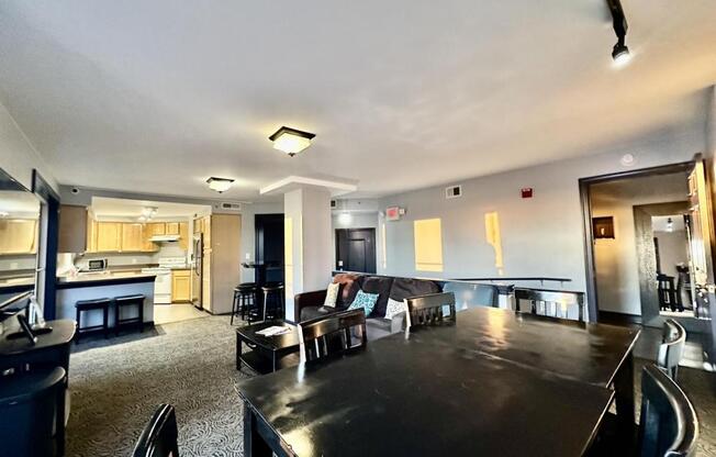 1 bed, 1 bath, 779 sqft, $1,600