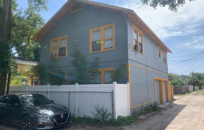 Available Now! Spacious 3 Bedroom Upstairs Apartment Near Downtown St. Petersburg