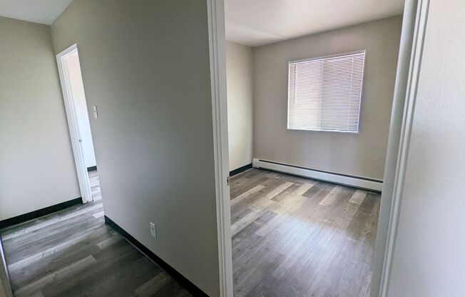 3 beds, 1 bath, 900 sqft, $1,350, Unit B303