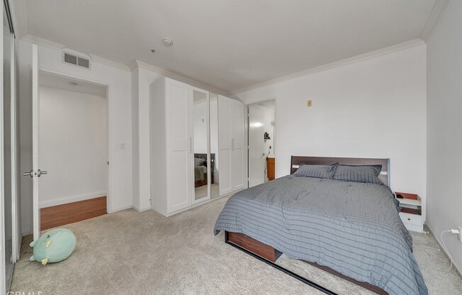 625 S Berendo St Apt 112